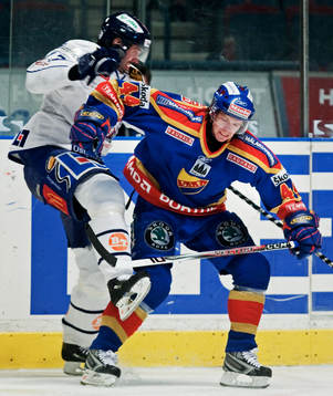 Nicklas Danielsson, Djurgården, trycker till Ivan Majesky,