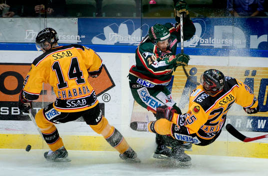 Martin Chabada, Luleå, Tuukka Mäntylä, Frölunda tacklar