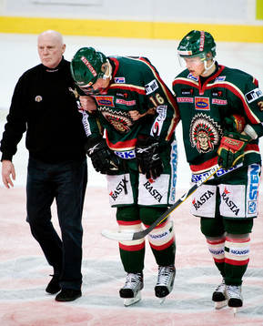 Jonas Nordquist, Frölunda, skada i knät, leds ut