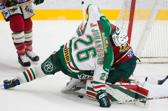 Var är pucken, Jakob Johansson och Johan Holmqvist