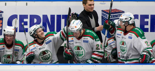 3-0 Chris Abbott grattas i båset av Sebastian Karlsson,