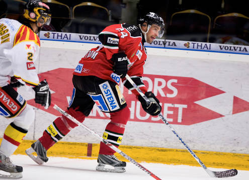Niklas Sundström, Modo