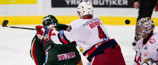 2-1 Tomi Kallio, som lobbar över Björn Burling, André