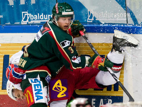 Philip Larsen trycker till