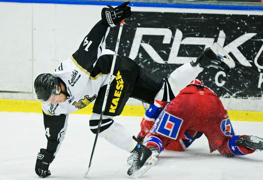 Rasmus Ericsson, AIK, lyckas med nöd och näppe hålla sig