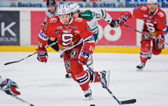 Dragan Umicevic, Södertälje, driver framåt med pucken