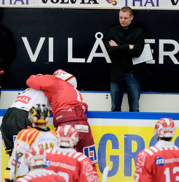 Niklas Czarnecki, Tränare tittar på när Kyle Wanvig,