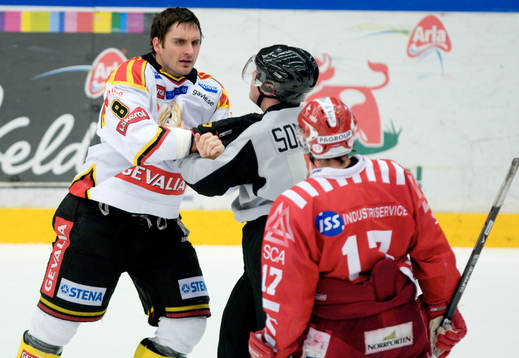 Kyle Wanvig, Brynäs slåss med Johan Andersson, Timrå