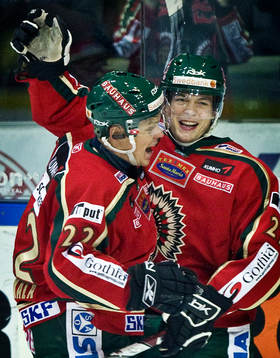 John Pohl, Frölunda, gör 1-0. Jubel