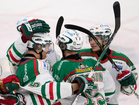 1-0 Sebastian Karlsson som grattas av Richard