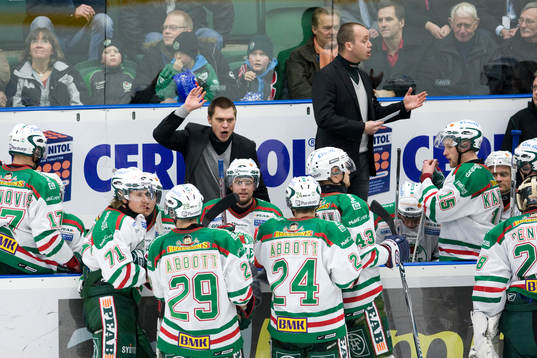 Uppgivet i Rögle-båset, Peter Johansson, tränare och
