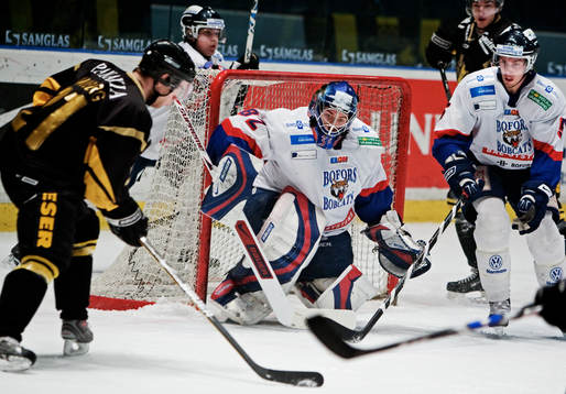 Christian Sandberg, AIK, skjuter mot Micael Andersson,