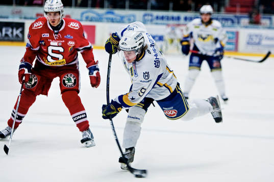 Mattias Tedenby, HV71, skjuter mot mål
