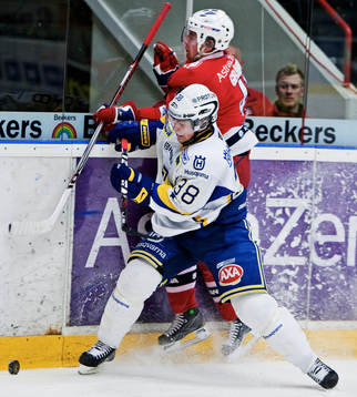 Nichlas Torp, HV71, tacklar Stefan Gråhns, Södertälje