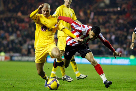 Paul Konchesky, Fulham och Carlos Edwards, Sunderland