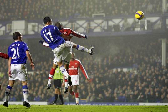 Tim Cahill gör första målet för Everton