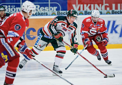 Niklas Andersson, Frölunda, avancerar framåt