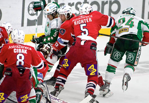 Här trycker Richard Demén-Willaume, Rögle in 3-1