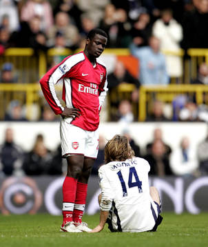 Emmanuel Eboue, Arsenal tittar ner på Luka Modric,