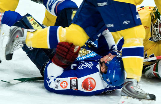 Riku Hahl, Finland överkörd