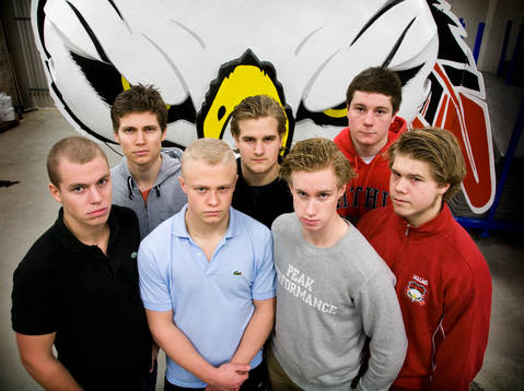 Juniorerna som lyft Rödhöken. Bakre fr. v. Alexander