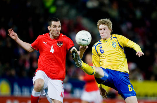 Rasmus Elm, Sverige tar emot bollen