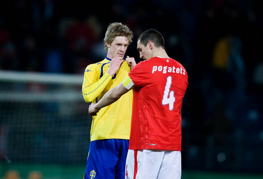 Rasmus Elm, Sverige byter tröja med Emanuel Pogatetz,