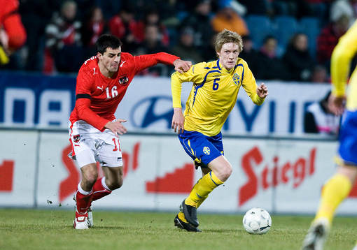 Rasmus Elm, Sverige med Paul Scharner, Österrike i ryggen