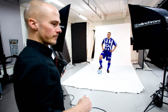 IFK Göteborgs spelare fotas i studio för Adidas. Fotograf