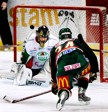 Niklas Andersson, Frölunda skjuter, Jürgen Penker,