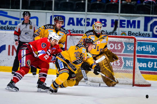 Linus Omark, Luleå med Tomas Kollar, Södertälje i ryggen