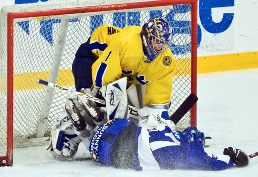 Bläddra bland fler bilder av Ishockey, Euro Hockey Tour, Sverige - Finland
