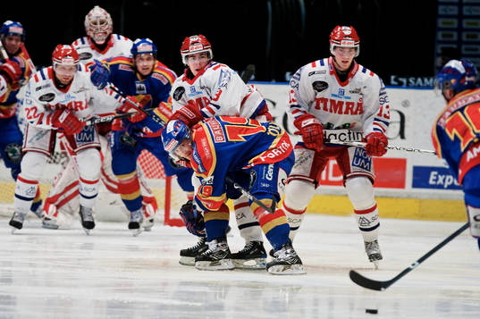 Sebastian Erixon, Timrå, trycker ned Jimmie Ölvestad,