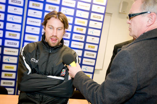 Peter Forsberg meddelar situationen angående sin fot