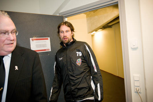 Peter Forsberg meddelar situationen angående sin fot