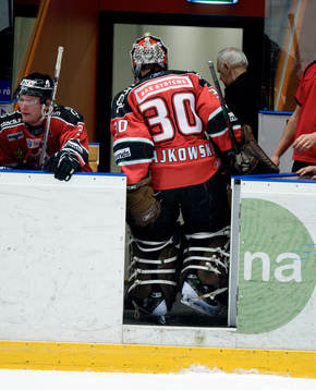Michal Zajkowski, Målvakt, blir utbytt