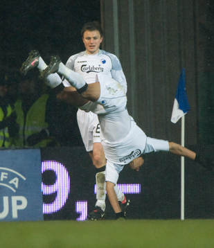 1-1 Ailton Almeida (f.d. Örgryte) som gör en dubbel volt