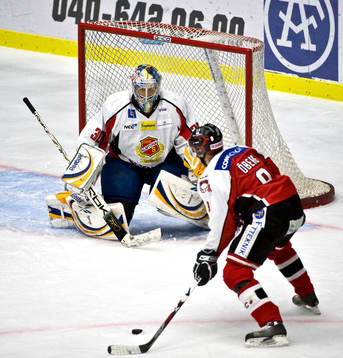 Mark Owuya, målvakt, Almtuna