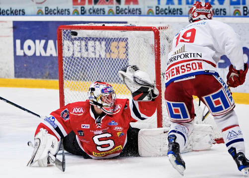 Björn Svensson, Timrå, är ytterst nära att göra mål