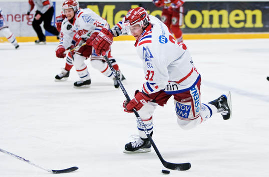 Mika Pyörälä, Timrå, går på skott