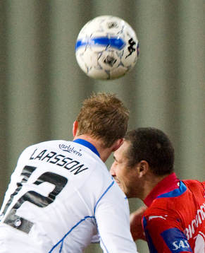 Henrik Larsson nickduell med Peter Larsson