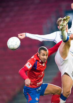 Henrik Larsson nickduell med Peter Larsson
