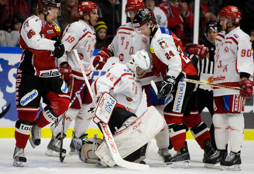 Trångt runt Petter Sandström, målvakt, Troja