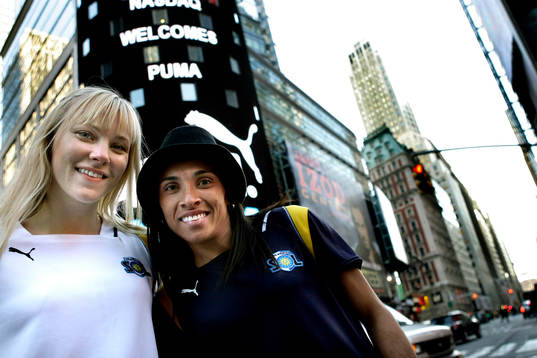 Fotboll, Dam, Johanna Frisk och Marta har landat i USA.