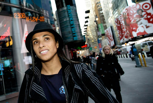 Fotboll, Dam,  Marta har landat i USA. Idag fanns hon på