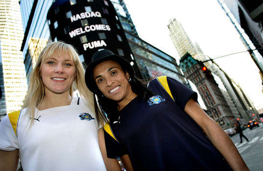 Fotboll, Dam, Johanna Frisk och Marta har landat i USA.