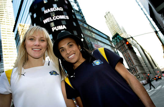 Fotboll, Dam, Johanna Frisk och Marta har landat i USA.