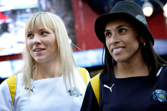 Fotboll, Dam, Johanna Frisk och Marta har landat i USA.