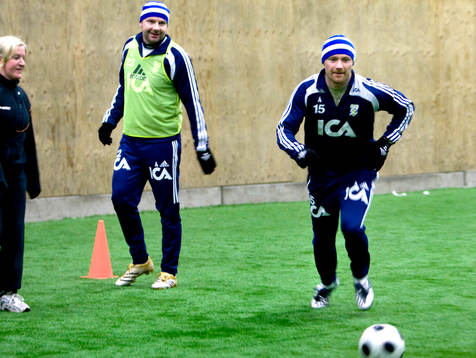IFK Göteborg har sponsorfotboll.  Håkan Mild och Magnus