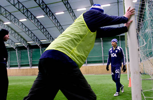 IFK Göteborg har sponsorfotboll. Håkan Mild och Magnus